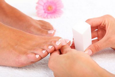 Pediküre für Nägel, Hornhaut, Schwielen, Hühneraugen, Peeling, Massage